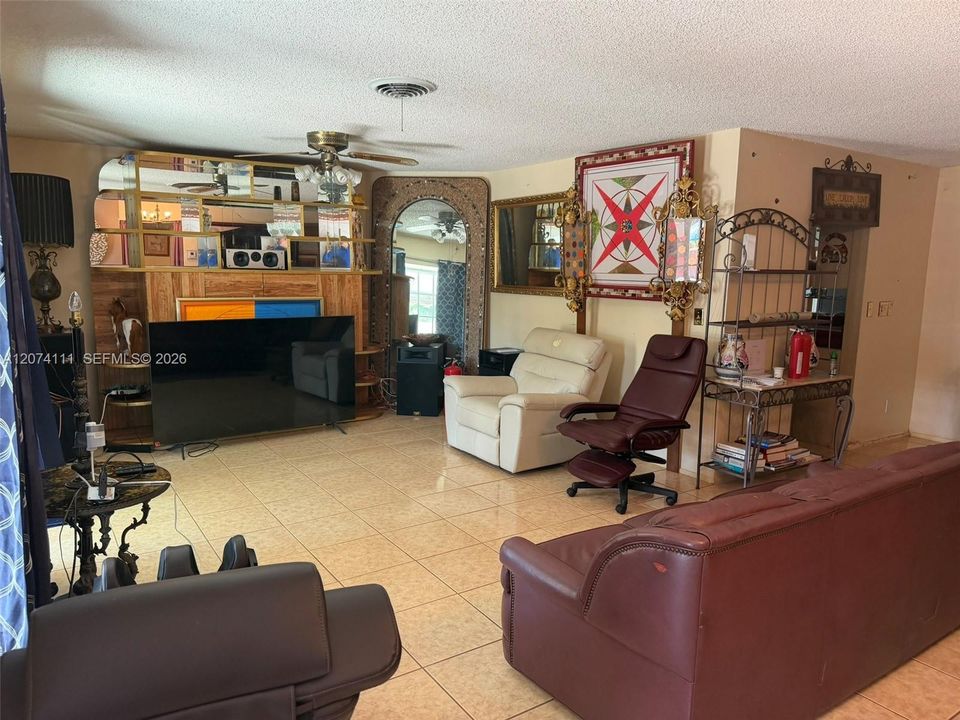 For Sale: $479,000 (3 beds, 2 baths, 1843 Square Feet)