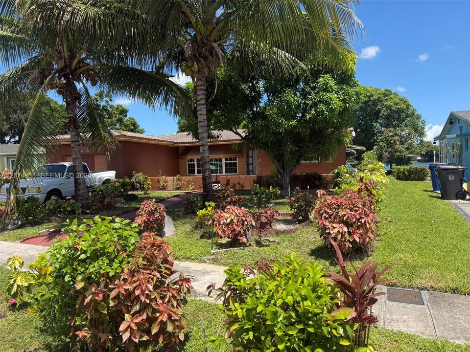 For Sale: $479,000 (3 beds, 2 baths, 1843 Square Feet)