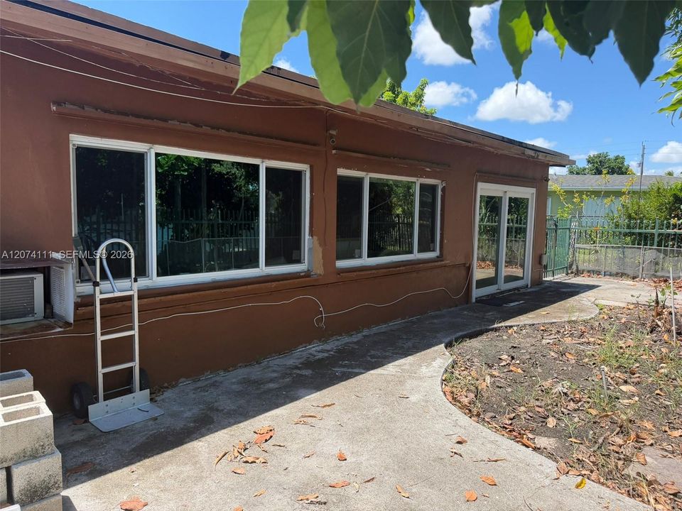 For Sale: $479,000 (3 beds, 2 baths, 1843 Square Feet)