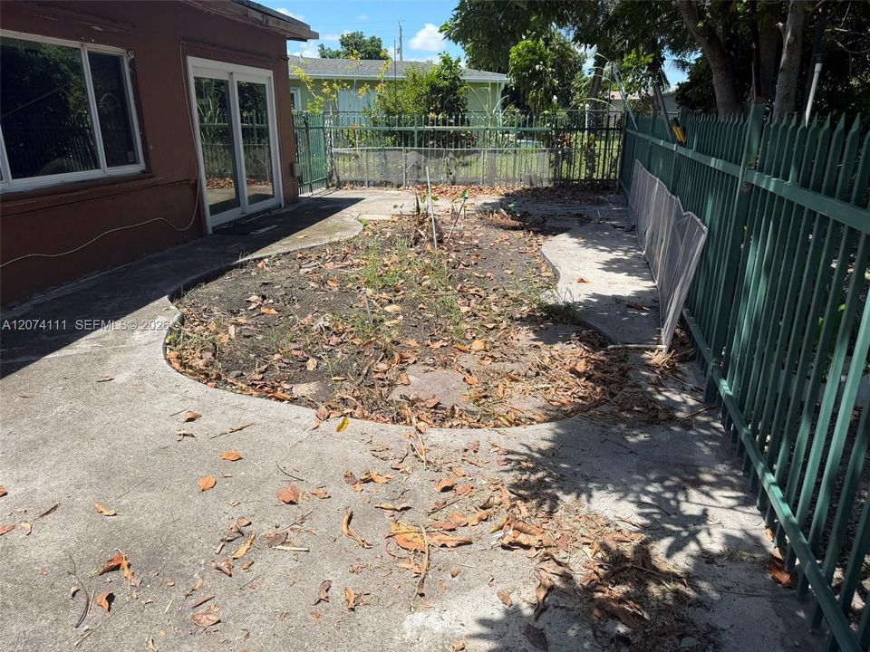 For Sale: $479,000 (3 beds, 2 baths, 1843 Square Feet)