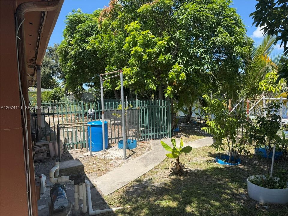 For Sale: $479,000 (3 beds, 2 baths, 1843 Square Feet)