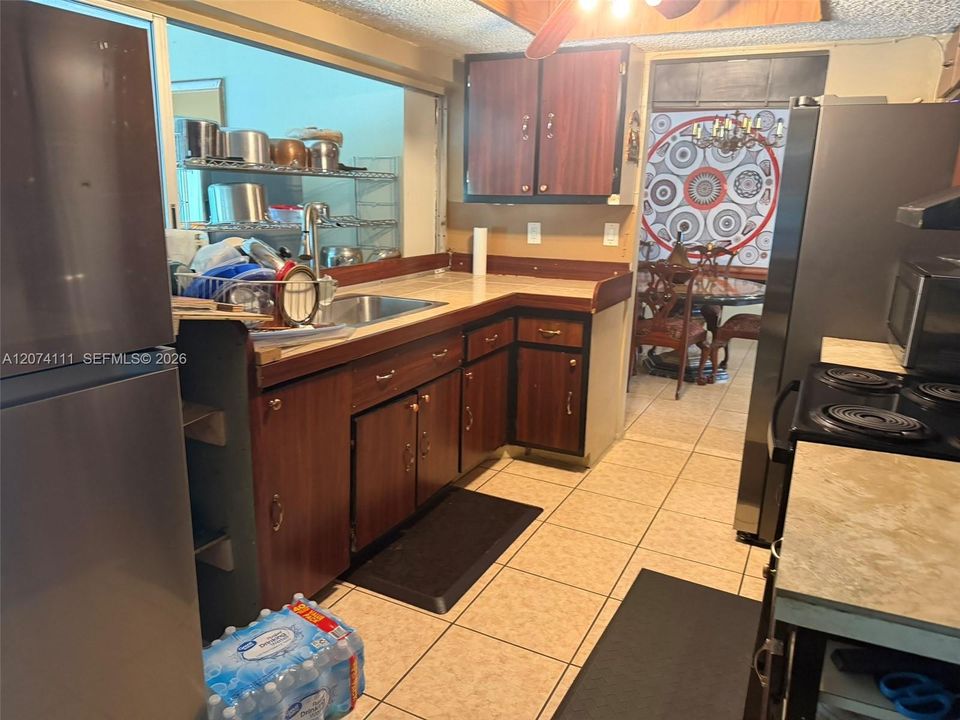 For Sale: $479,000 (3 beds, 2 baths, 1843 Square Feet)