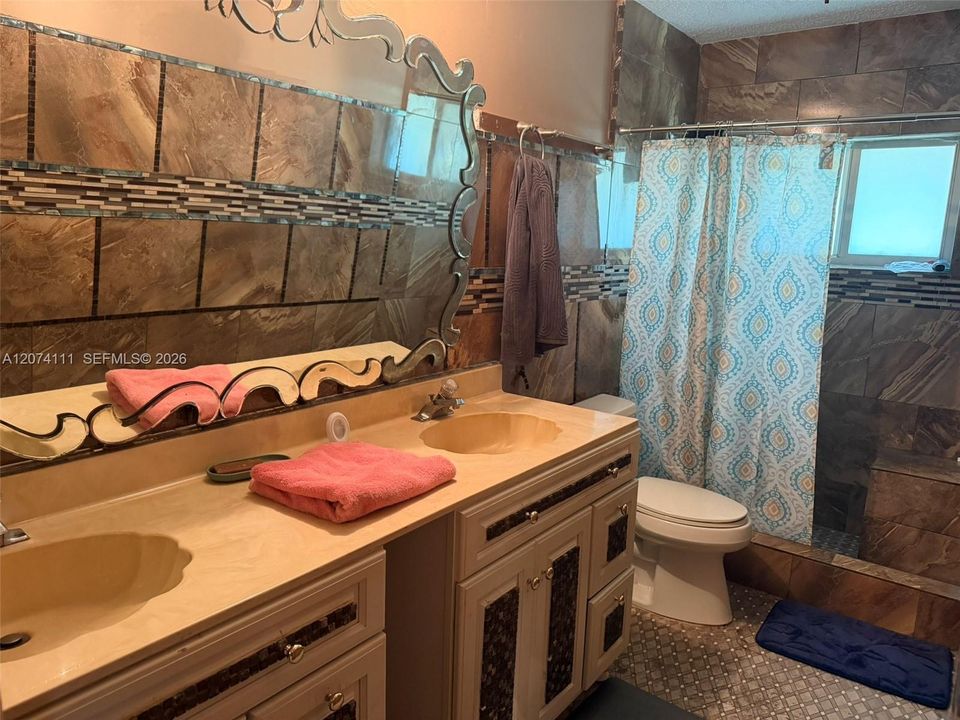 For Sale: $479,000 (3 beds, 2 baths, 1843 Square Feet)