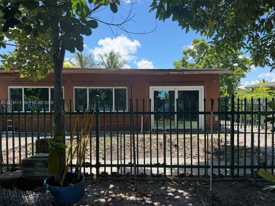 For Sale: $479,000 (3 beds, 2 baths, 1843 Square Feet)