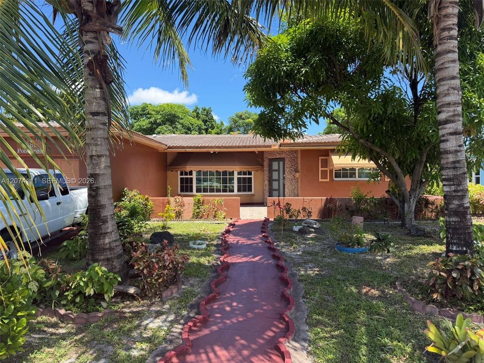 For Sale: $479,000 (3 beds, 2 baths, 1843 Square Feet)