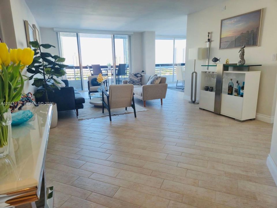 For Rent: $6,900 (3 beds, 3 baths, 1694 Square Feet)