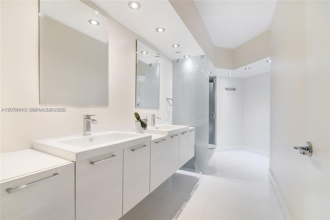 For Sale: $743,000 (3 beds, 3 baths, 1600 Square Feet)