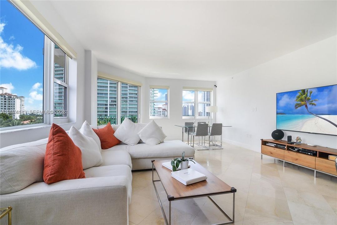 For Sale: $743,000 (3 beds, 3 baths, 1600 Square Feet)