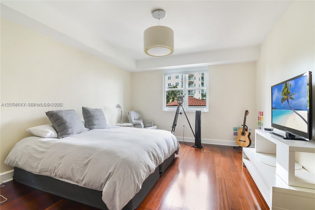 For Sale: $743,000 (3 beds, 3 baths, 1600 Square Feet)