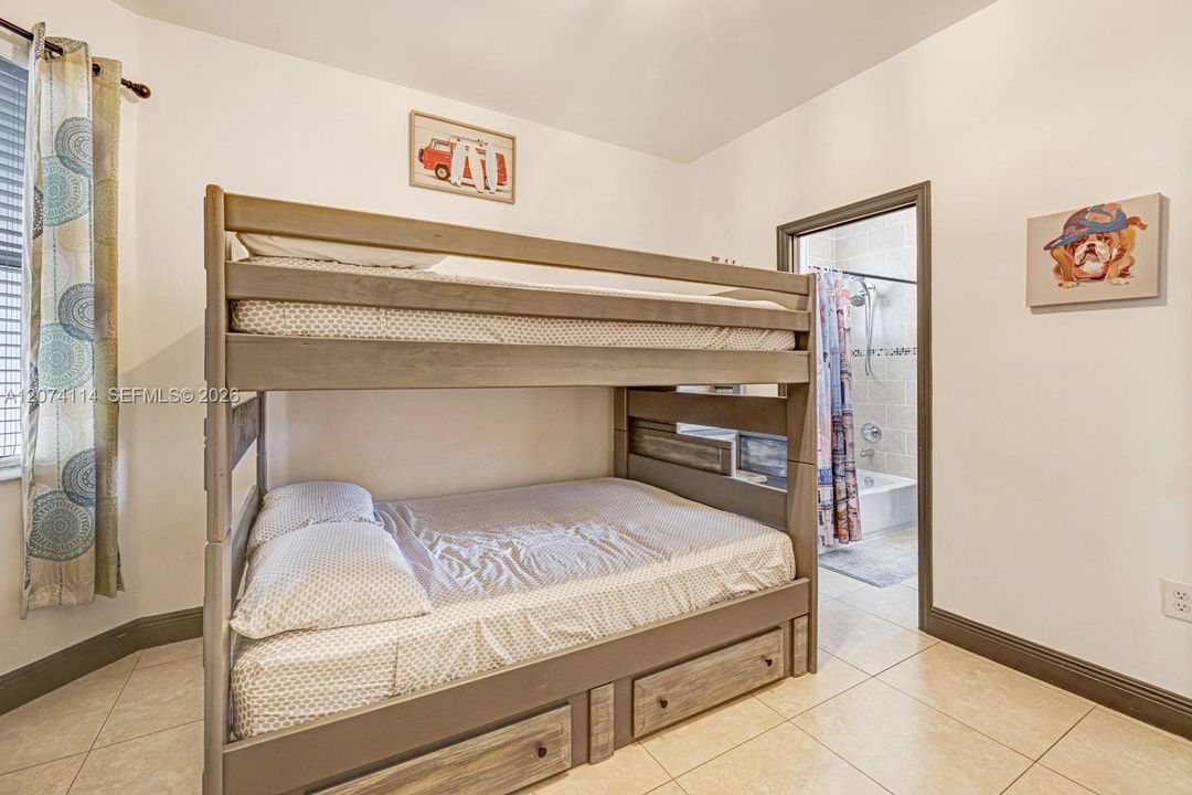 Недавно арендовано: $3,500 (3 спален, 2 ванн, 1575 Квадратных фут)