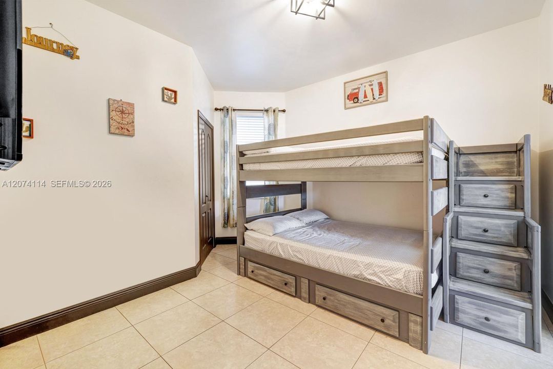 Недавно арендовано: $3,500 (3 спален, 2 ванн, 1575 Квадратных фут)