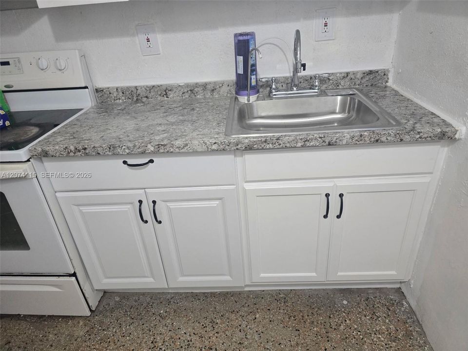 For Rent: $1,650 (1 beds, 1 baths, 3130 Square Feet)