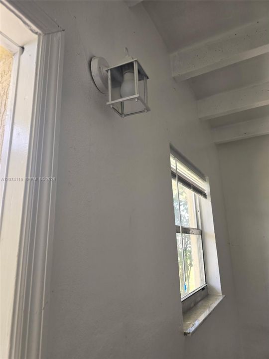 For Rent: $1,650 (1 beds, 1 baths, 3130 Square Feet)