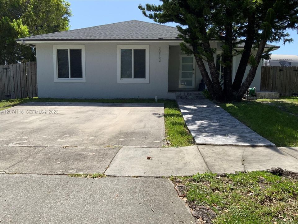For Rent: $3,000 (3 beds, 1 baths, 1620 Square Feet)