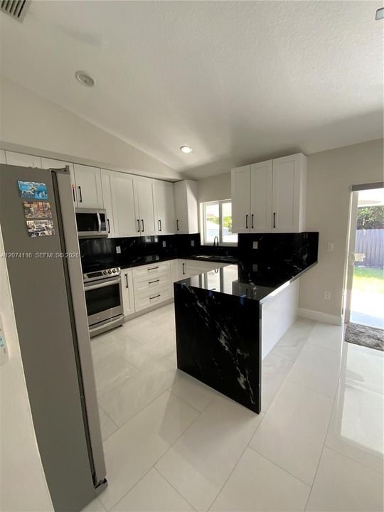 For Rent: $3,000 (3 beds, 1 baths, 1620 Square Feet)
