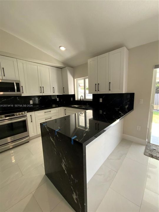 For Rent: $3,000 (3 beds, 1 baths, 1620 Square Feet)