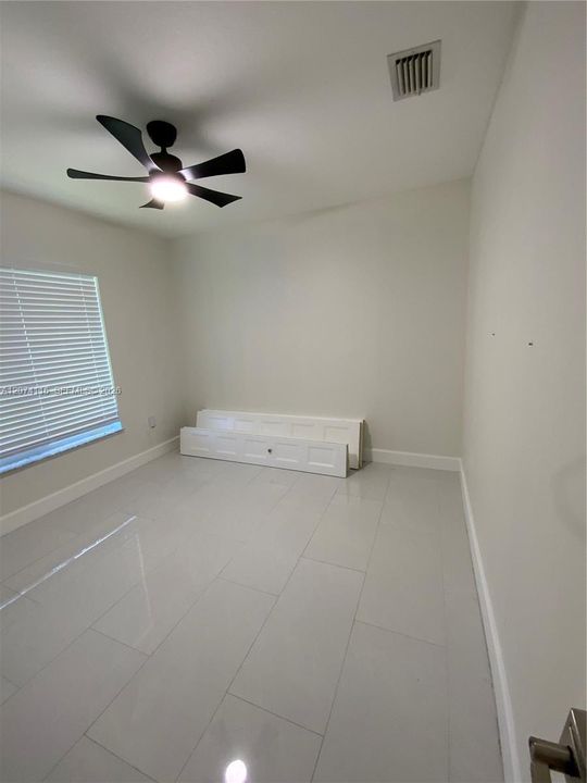 For Rent: $3,000 (3 beds, 1 baths, 1620 Square Feet)