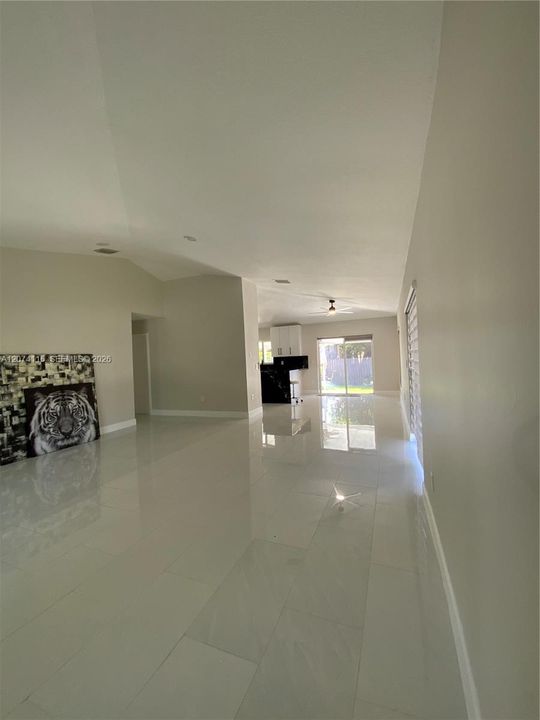 For Rent: $3,000 (3 beds, 1 baths, 1620 Square Feet)