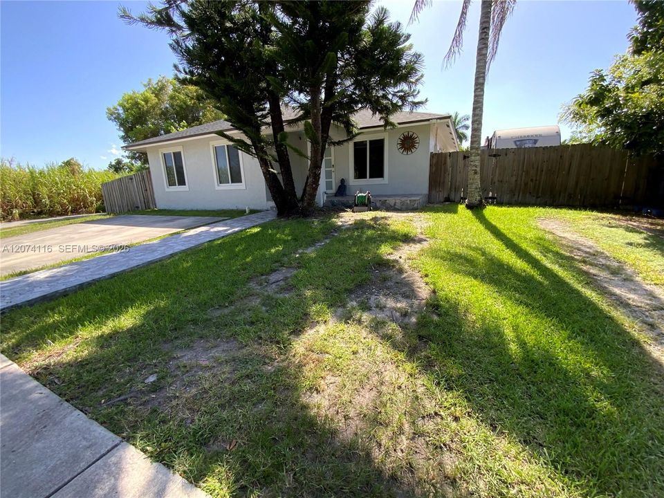 For Rent: $3,000 (3 beds, 1 baths, 1620 Square Feet)