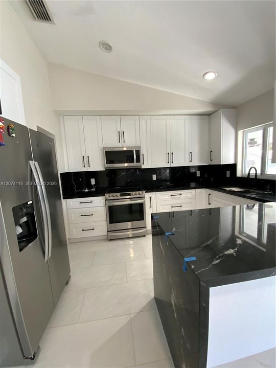 For Rent: $3,000 (3 beds, 1 baths, 1620 Square Feet)