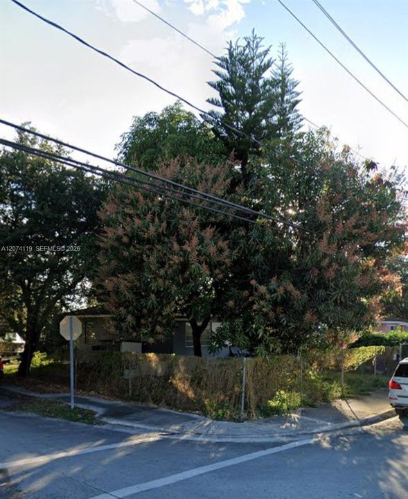 For Sale: $419,000 (3 beds, 1 baths, 832 Square Feet)