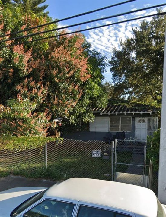 For Sale: $419,000 (3 beds, 1 baths, 832 Square Feet)