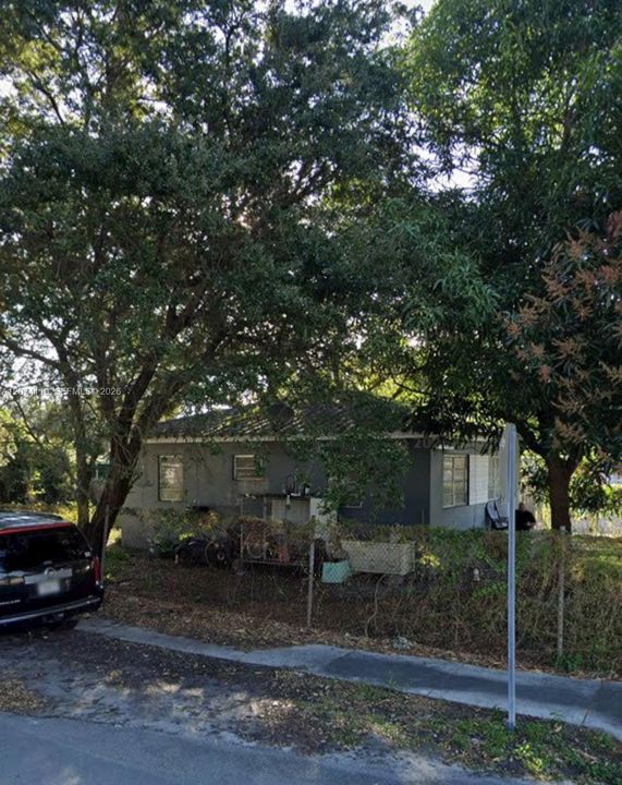 For Sale: $419,000 (3 beds, 1 baths, 832 Square Feet)