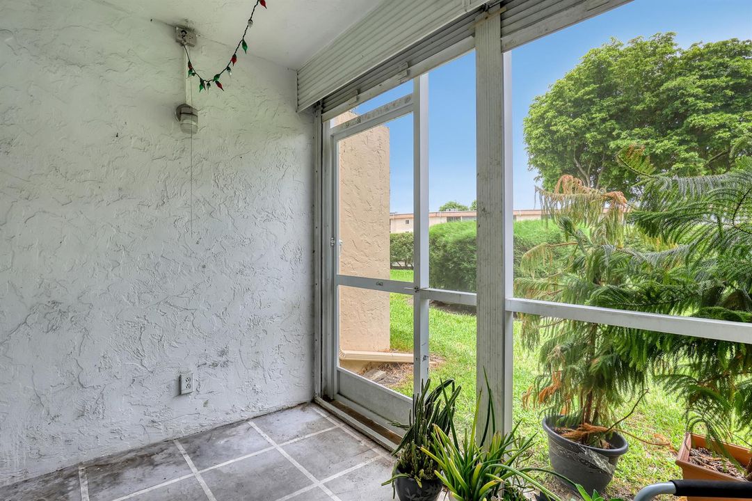 400 Village Green W #117 (17)