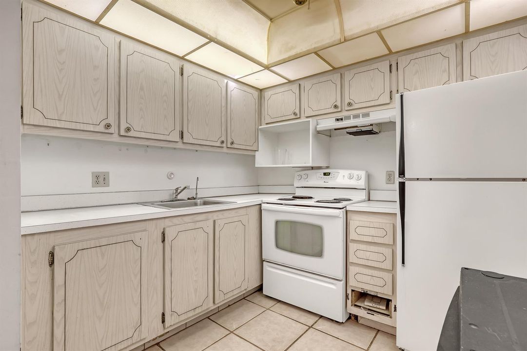 400 Village Green W #117 (10)
