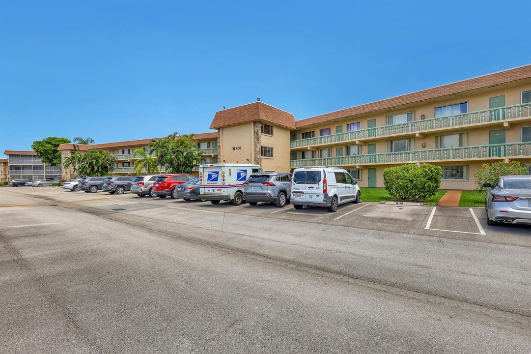 400 Village Green W #117 (3)