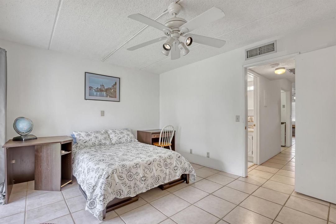 400 Village Green W #117 (13)