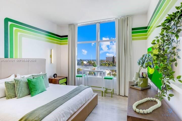 For Sale: $288,000 (1 beds, 1 baths, 366 Square Feet)