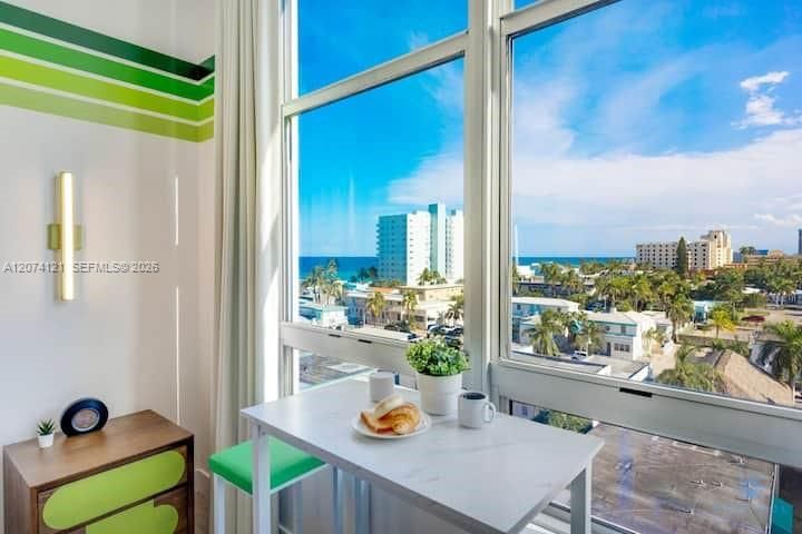 For Sale: $288,000 (1 beds, 1 baths, 366 Square Feet)