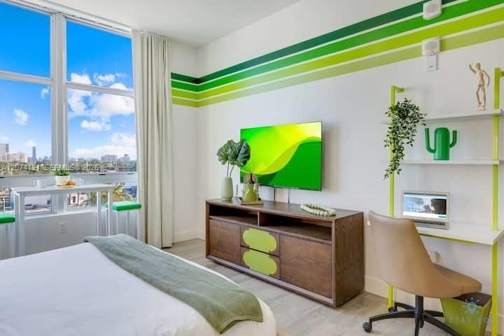 For Sale: $288,000 (1 beds, 1 baths, 366 Square Feet)