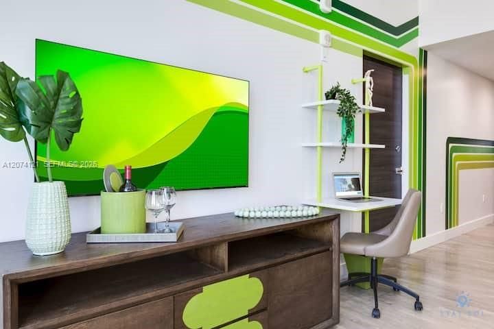 For Sale: $288,000 (1 beds, 1 baths, 366 Square Feet)