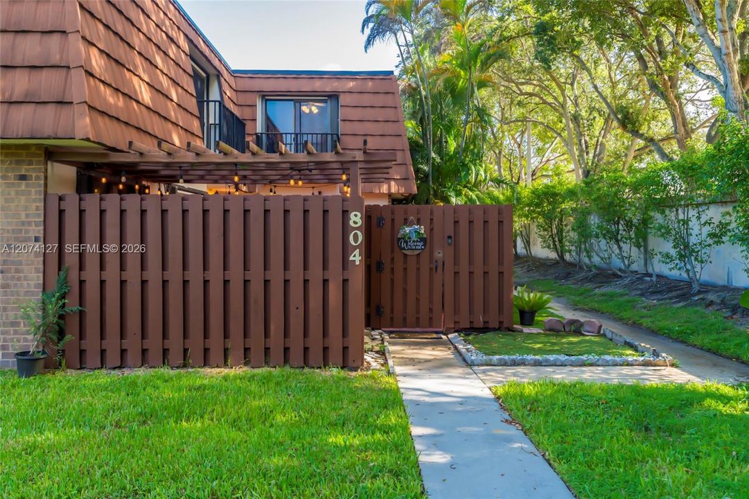 For Rent: $3,050 (3 beds, 2 baths, 1654 Square Feet)