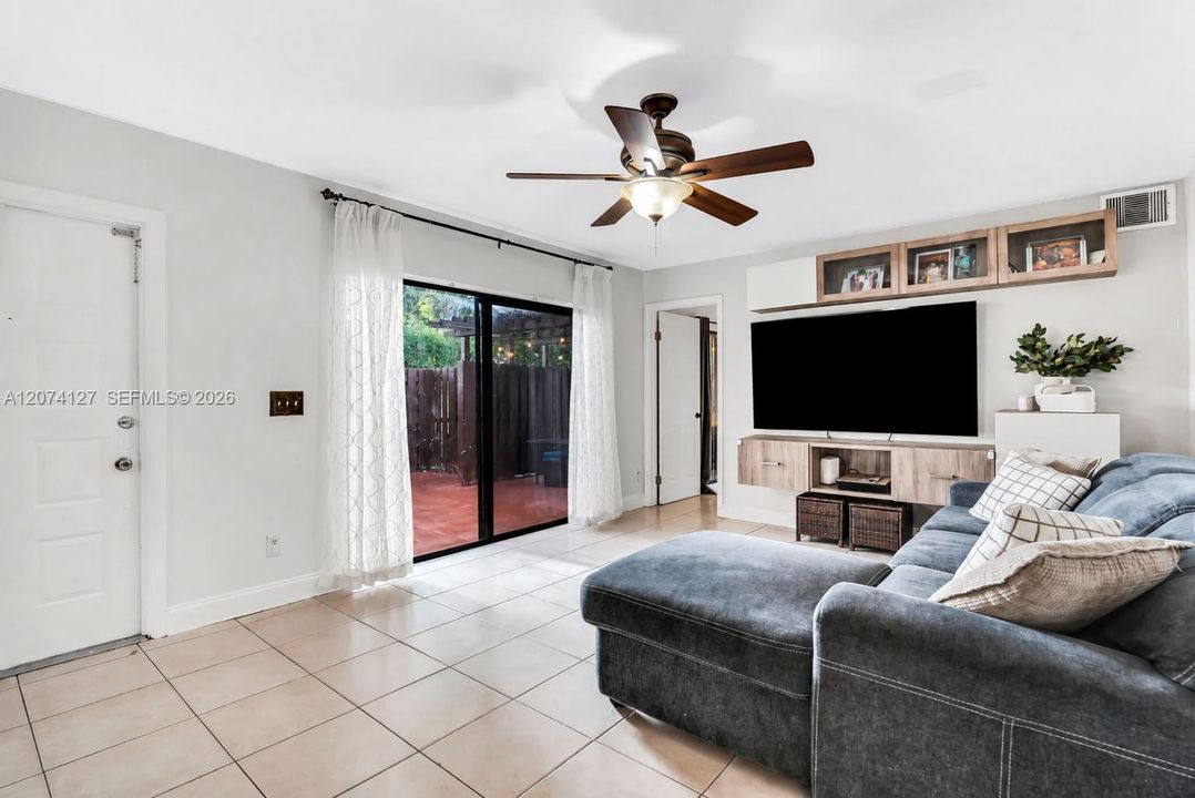 For Rent: $3,050 (3 beds, 2 baths, 1654 Square Feet)