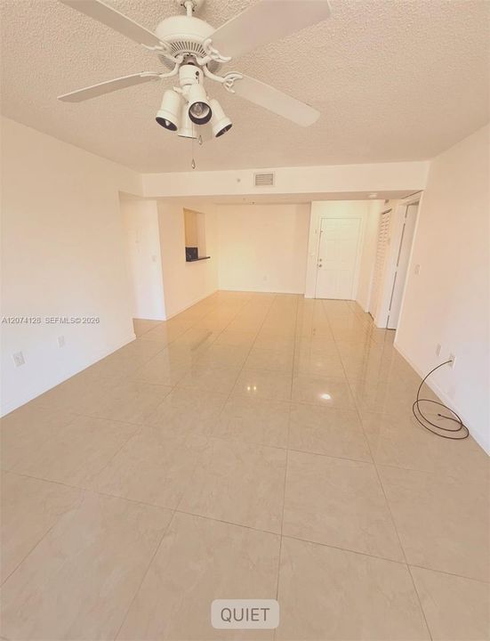 En Venta: $330,000 (2 camas, 2 baños, 1000 Pies cuadrados)