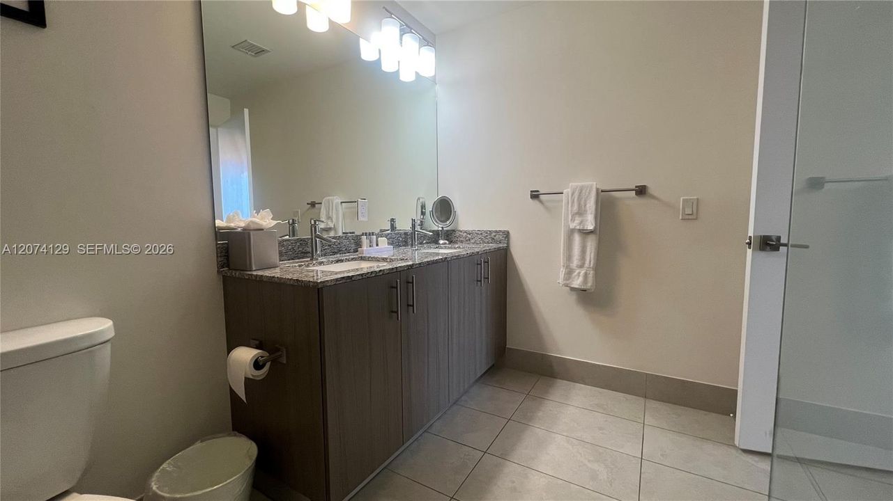 For Sale: $615,000 (2 beds, 2 baths, 1032 Square Feet)