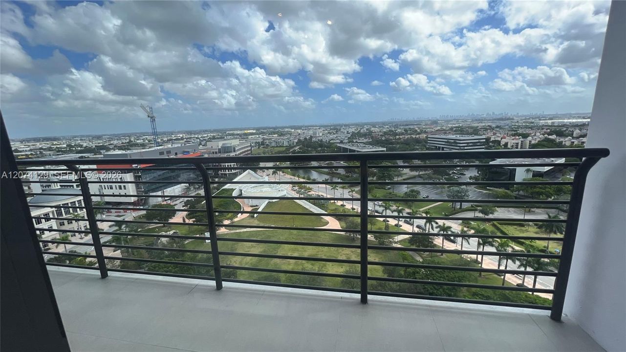 For Sale: $615,000 (2 beds, 2 baths, 1032 Square Feet)