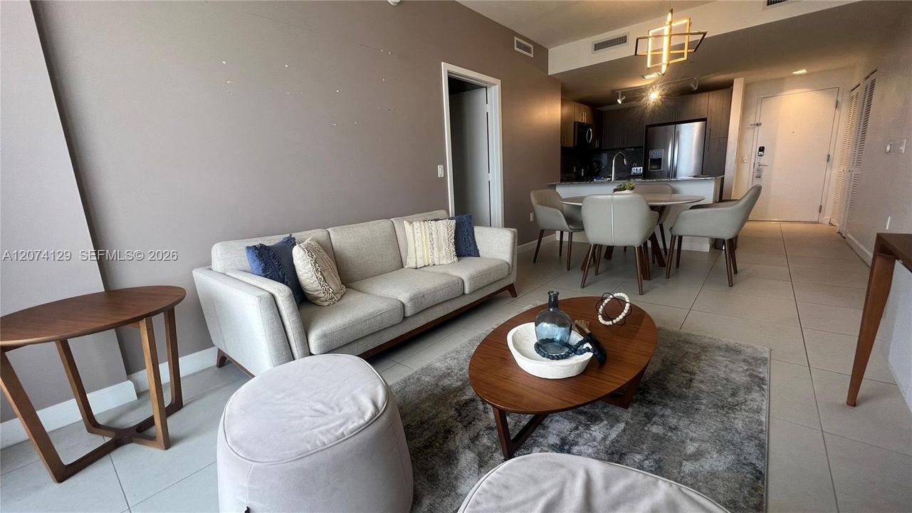 For Sale: $615,000 (2 beds, 2 baths, 1032 Square Feet)
