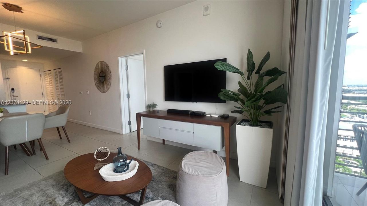 For Sale: $615,000 (2 beds, 2 baths, 1032 Square Feet)