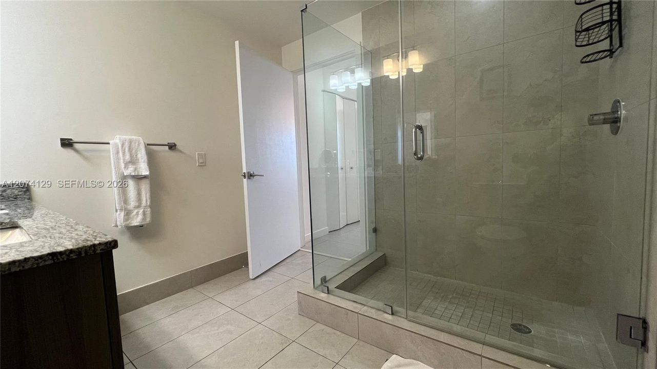 For Sale: $615,000 (2 beds, 2 baths, 1032 Square Feet)