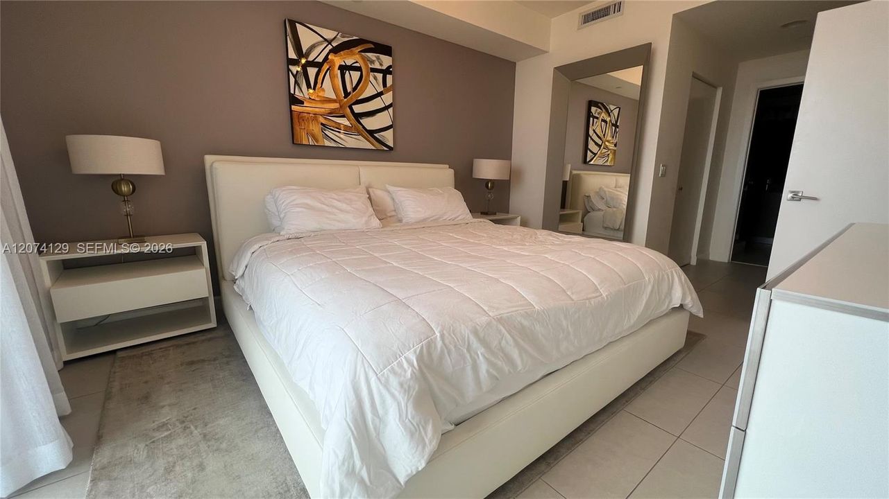 For Sale: $615,000 (2 beds, 2 baths, 1032 Square Feet)