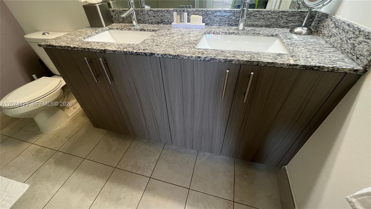 For Sale: $615,000 (2 beds, 2 baths, 1032 Square Feet)