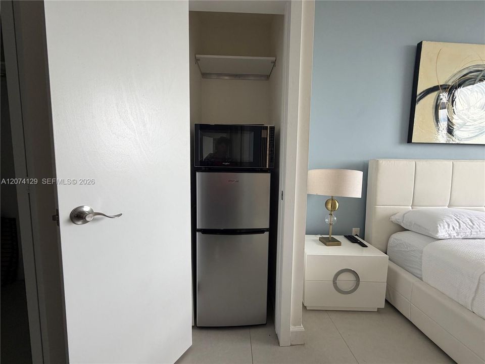 For Sale: $615,000 (2 beds, 2 baths, 1032 Square Feet)
