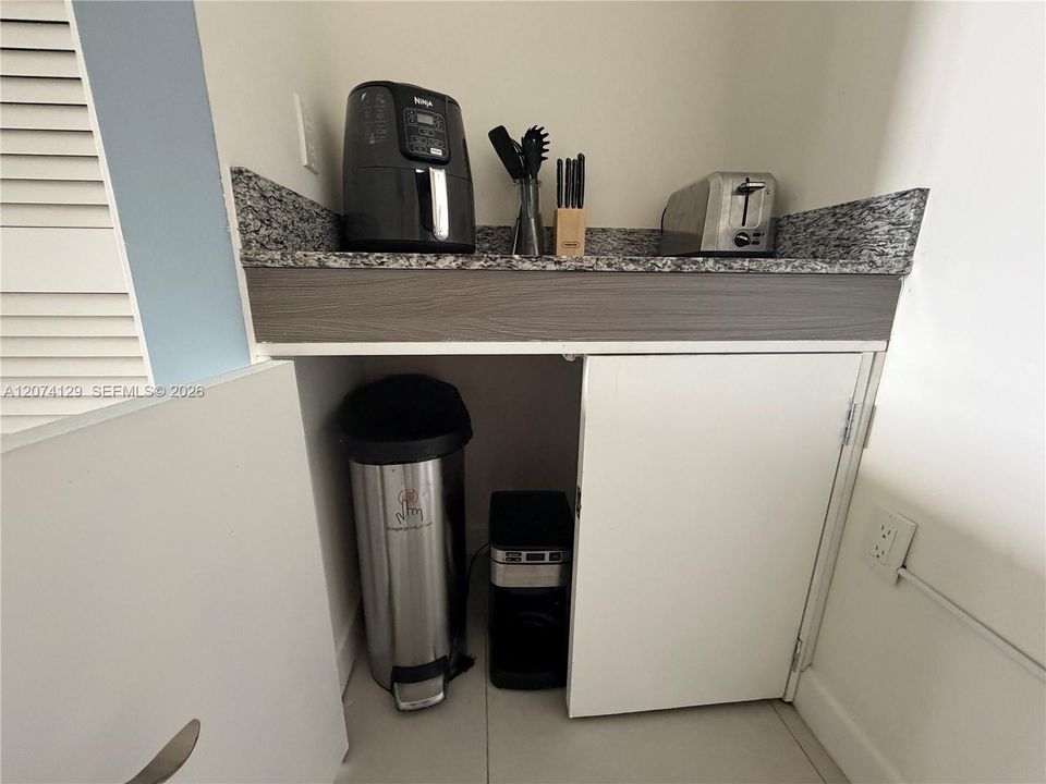 For Sale: $615,000 (2 beds, 2 baths, 1032 Square Feet)