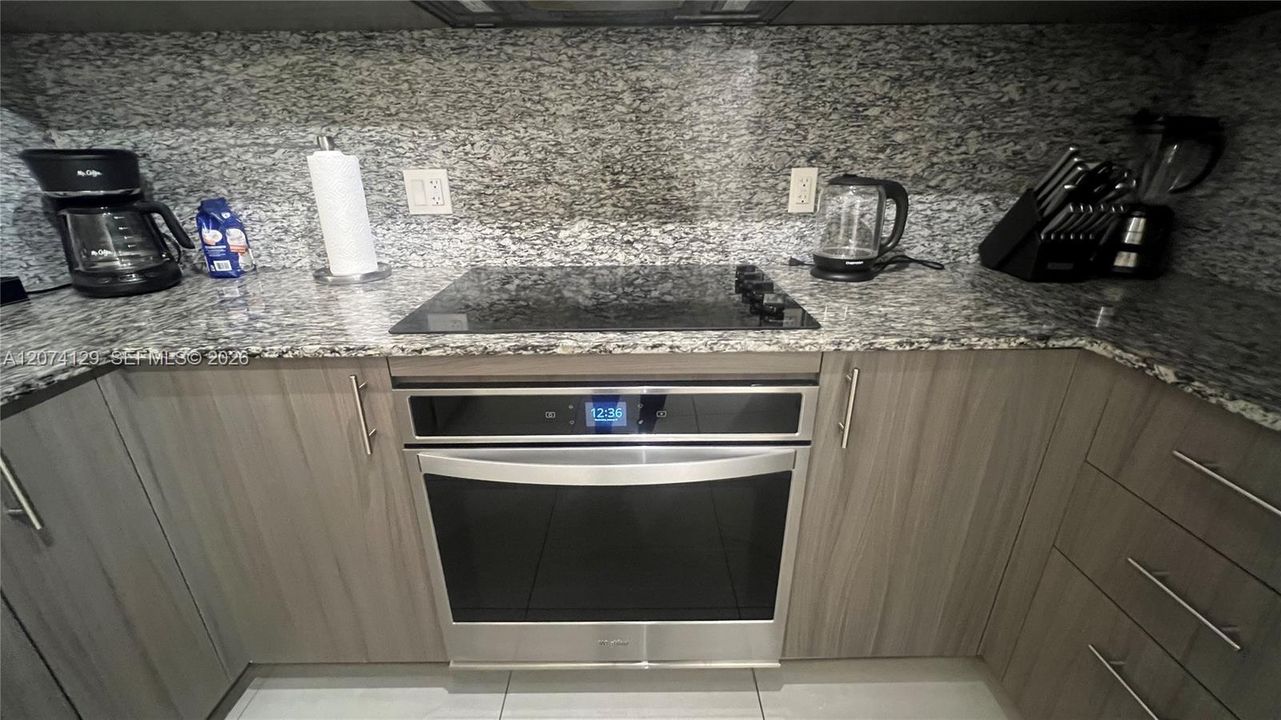 For Sale: $615,000 (2 beds, 2 baths, 1032 Square Feet)