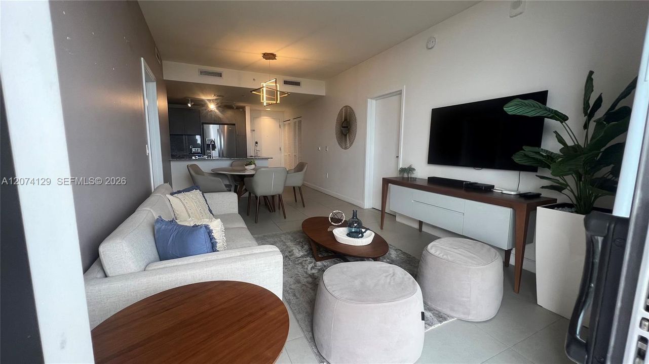 For Sale: $615,000 (2 beds, 2 baths, 1032 Square Feet)