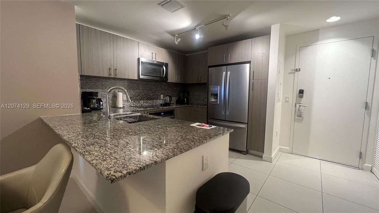 For Sale: $615,000 (2 beds, 2 baths, 1032 Square Feet)